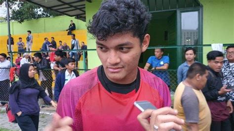 Kiper Psms Adi Satryo Terkejut Dapat Menu Latihan Kali Sehari Bersama