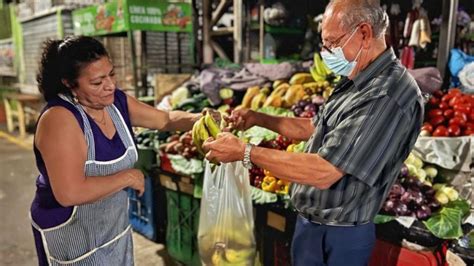 Alcaldía de Santa Tecla impulsa el comercio ampliando a horario