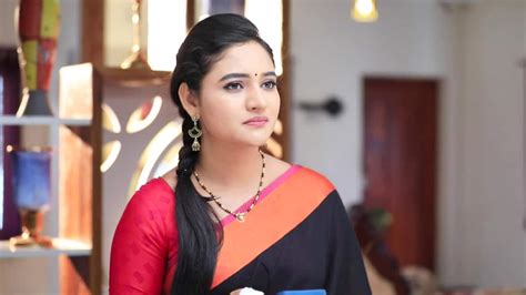 Watch Kannadathi Season 1 Episode 788 Bhuvi Demands Sanya S Phone