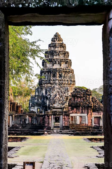 Buddhist temples and statues 22634825 Stock Photo at Vecteezy