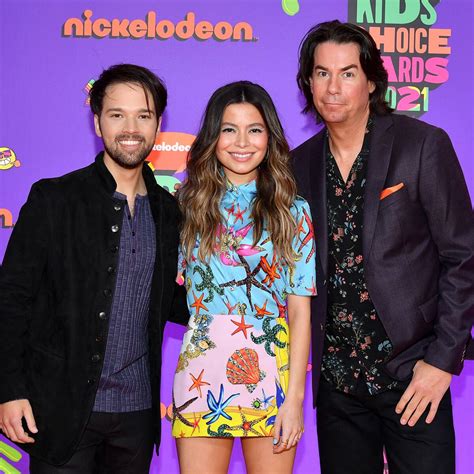 Miranda Cosgrove Reveals Which iCarly Guest Star She's Still Blushing Over