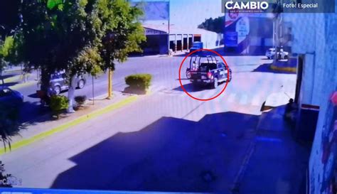 Patrulla se pasa el alto y choca vs motociclista en Tehuacán