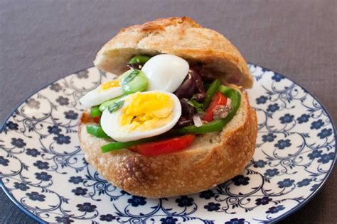 Pan bagnat niçois : la recette facile et authentique du sandwich niçois