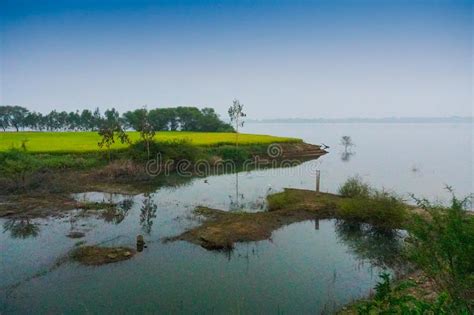 Las Aguas SubterrÃ¡neas De Kerala India Foto De Archivo Imagen De