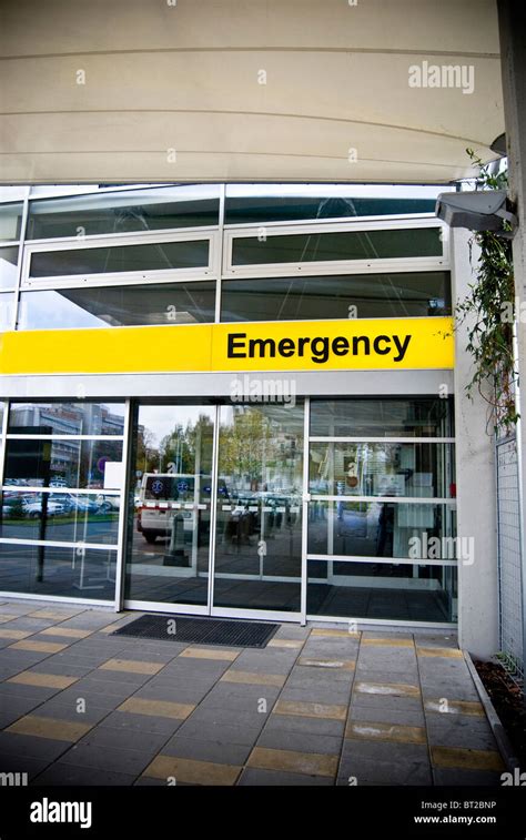 Emergency ward hi-res stock photography and images - Alamy