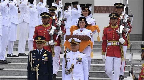 Duplikat Bendera Pusaka Merah Putih Kembali Ke Jakarta Foto Tempo Co