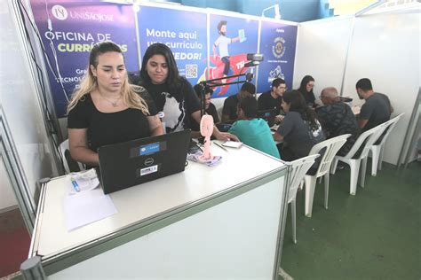 Feira De Empregos E Est Gios Atrai Centenas De Candidatos Zona Oeste