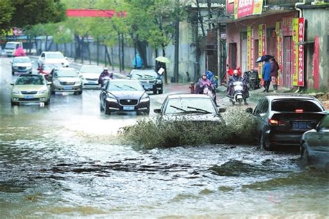 持续降雨 南昌不少路面积水严重（图）江西频道凤凰网