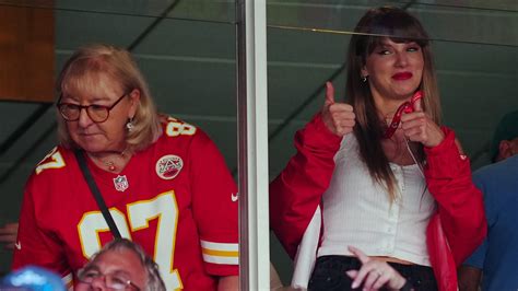 Taylor Swift at Travis Kelce's Kansas City Chiefs NFL game, fans react