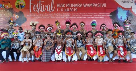 Penggunaan Baju Adat Dan Body Painting Hiasi Pembukaan Festival