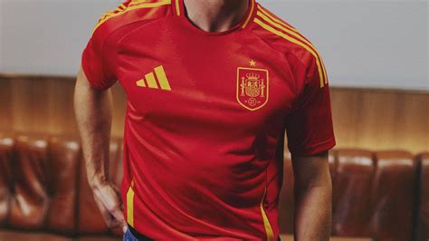 Esto Significa El Clavel Que Luce España En Su Nueva Camiseta Hoy