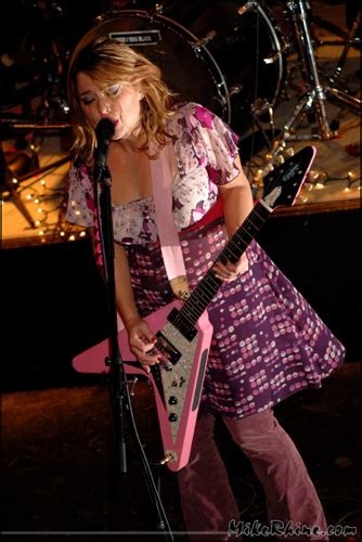 Louise-Post-Of-Veruca-Salt-With-Her-Custom-Epiphone-Flying-V