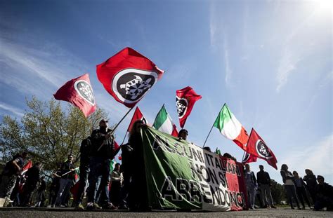 Vietare Le Biciclette Agli Immigrati La Proposta Di Casapound Open