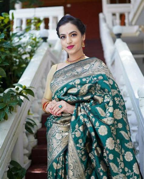 Buy Lyuson Women Green Woven Silk Blend Jacquard Kanjivaram Saree