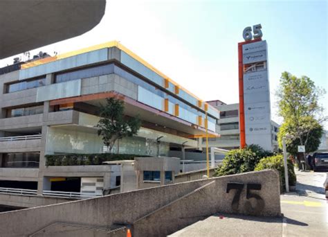 Excelente Local Comercial En Venta Remate Bancario En Bosques De Las