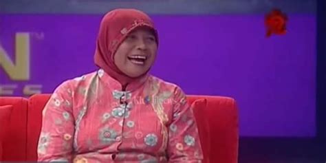 Ibu Buruh Cuci Ini Sukses Sekolahkan Anaknya Hingga Mendapat Gelar