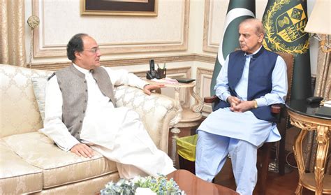 Pakistans Finance Minister Briefs Pm Sharif Ahead Of Key Us Talks For