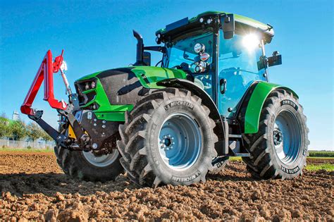 Deutz Fahr präsentiert neue Traktoren LAND FORST 42 2021