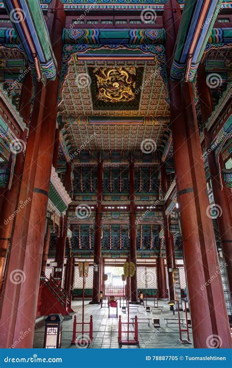 Dentro Del Pasillo Del Trono En El Palacio De Gyeongbokgung En Seul