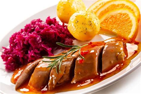 Weihachtsmenue Der Hauptgang Entenbrust Mit Rotkohl Und