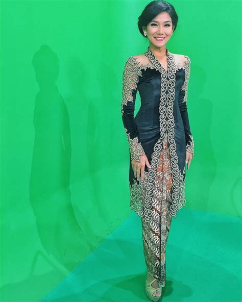 Inspirasi Kebaya Ala Wandha Dwiutari Ayu Nan Anggun