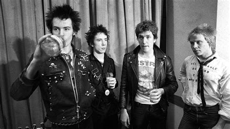 STEVE JONES 64 AÑOS CON BIOPIC DE SEX PISTOLS A LA VISTA PyD