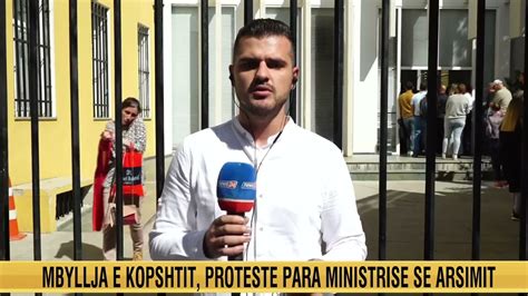 Mbyllja E Kopshtit Prindërit Protestë Para Ministrisë Së Arsimit Dhe