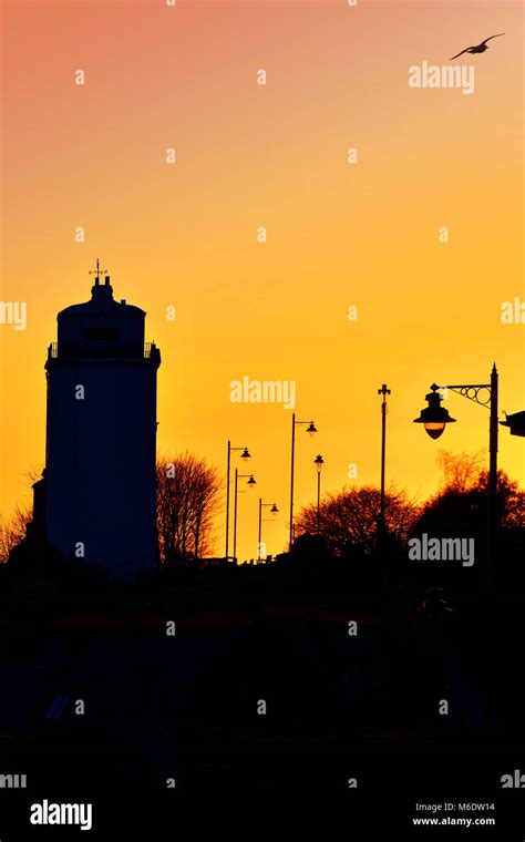 North Shields Highlights lighthouse and street lamps at sunset Stock ...