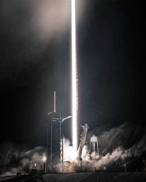 Falcon 9 Block 5 Starlink Group 4 16