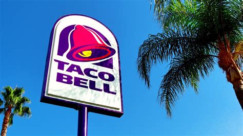 Taco Bell Employee Ignites A Fire On Reddit After Calling Mexican Pizza