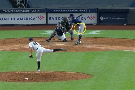 Sigue la cacería Expulsan a pitcher de los Yankees por pelotazo a