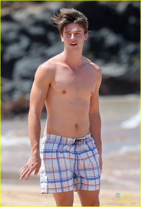 Patrick Schwarzenegger And Taylor Burns Kissing Beach Couple Photo 548916 Photo Gallery