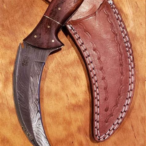 Hand Forged Damascus Steel Hunting Karambit Knife With Rosewood Handle