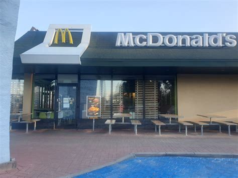 Czy McDonald s jest otwarty w niedzielę Czy restauracje McDonald s są