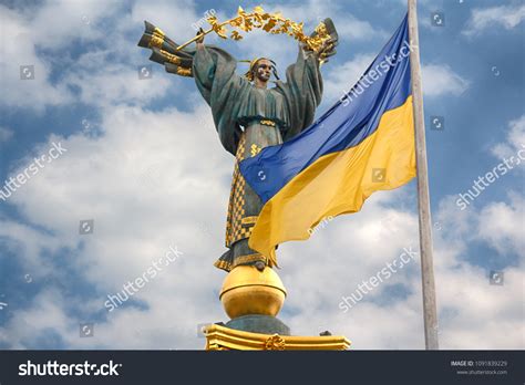 Independence Monument Ukrainian Flag Kiev Ukraine Stock Photo ...