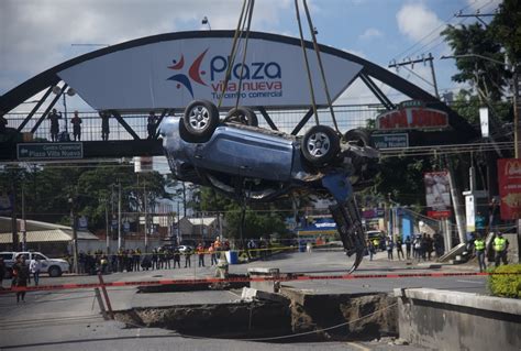 VIDEO Momento Exacto Cuando Caen Dos Carros En El Hundimiento De Villa