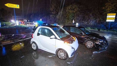 Waiblingen Hoher Sachschaden Und Mehrere Verletzte Bei Unfall