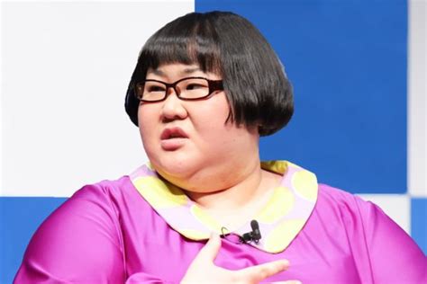 安藤なつ、山添寛の足が途切れた“心霊写真”を公開 「自分の足じゃない」「どうなってんの？」 Sirabee