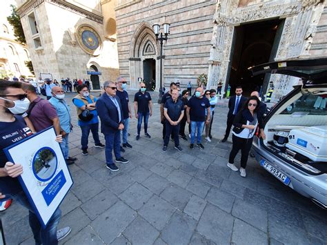 Il Funerale Di Milena Visalli A Messina Dolore Ed Emozione Per L