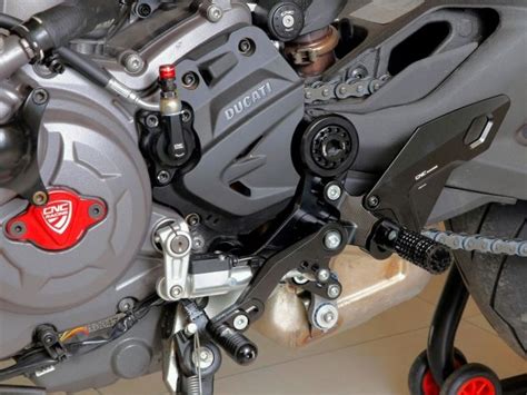 Pe Pedane Regolabili Pilota Cnc Racing Ducati Monster