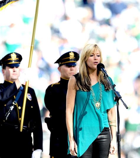 Lilian Garcia sings the National Anthem before the New York Jets ...