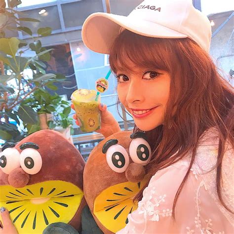 得あゆさんのインスタグラム写真 得あゆinstagram「毎日暑くて夏バテていたけどキウイで元気がでたぁ〜っ🥝💓 ・ キウイのアイスと