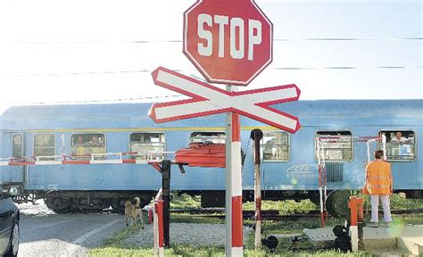 Locomotiva Unui Tren Care Mergea La Budapesta A Deraiat