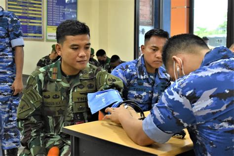 Prajurit Denhanud Kopasgat Melaksanakan Donor Darah Dalam Rangka