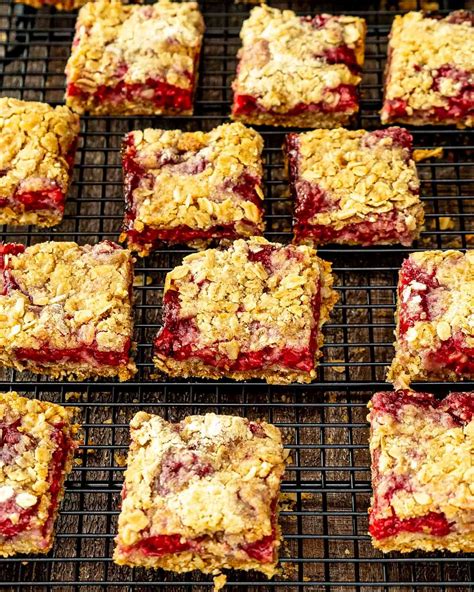 Raspberry Oatmeal Crumble Bars