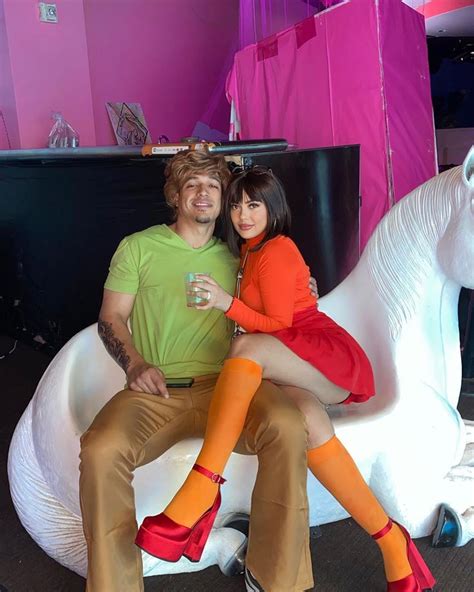 Velma & Shaggy costume idea Partner Halloween Costumes, Cartoon Halloween Costumes, Hot Couple ...