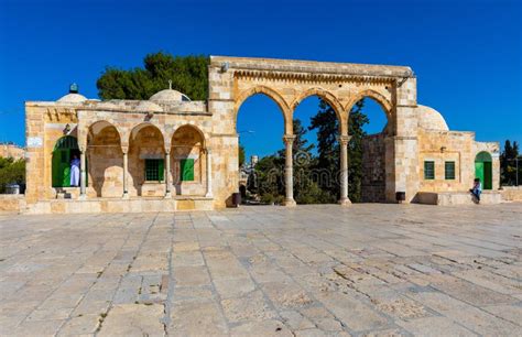 Monte Del Templo Con Arcos De Entrada Que Conducen A La Cúpula De La Roca Monumento Islámico