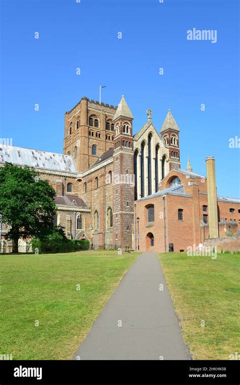 Buildings And Landmarks St Albans Cathedral Hertfordshire Hi Res Stock