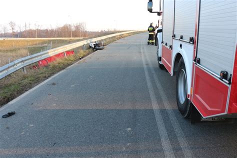 Śmiertelny wypadek na drodze powiatowej Nie żyje motocyklista ZDJĘCIA