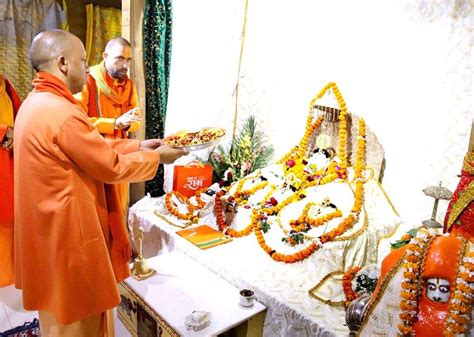 Uttar Pradesh Cm Yogi Adityanath Offers Prayers At Ram Lalla Temple